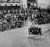 Bild: Bei Start und Ziel 1923. Sieger Ugo Sivocci, Alfa Romeo RLS (danach Alfa Romeo RL Targa Florio genannt)