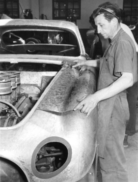 Bei Vignale (1953) - Formung der Blechhaut, passt es auch