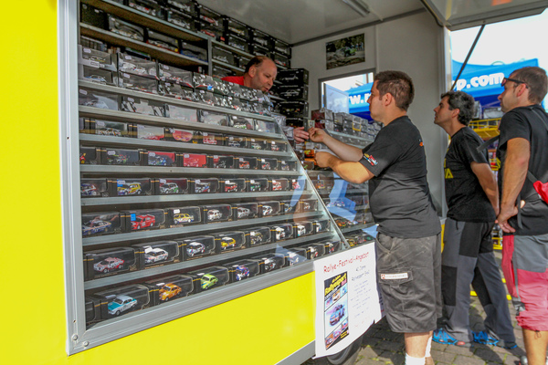 Bei den Fans immer beliebt sind die Modellstände - Eifel Rallye Festival 2016