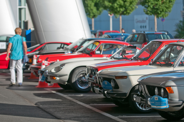 Bei der AMAG Autowelt in Dübendorf waren alle Teilnehmer versammelt und luden zur detaillierten Besichtigung ein. – 11. RAID Prolog Zürich