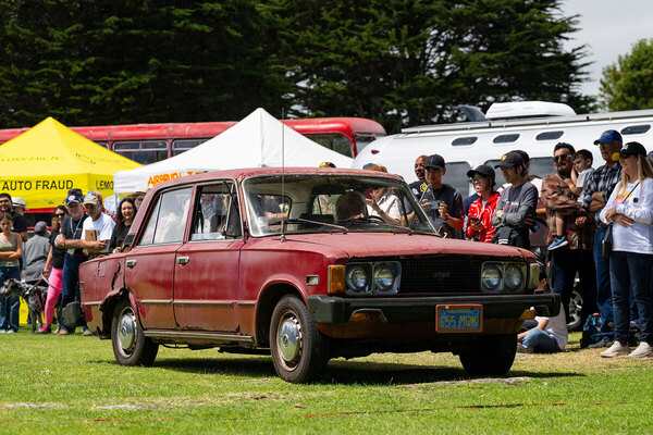 Bei diesem Auto hilft nur noch Beten – Concours d'Lemons 2024