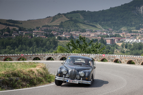 Bei dieser abartigen Querbeschleunigung …