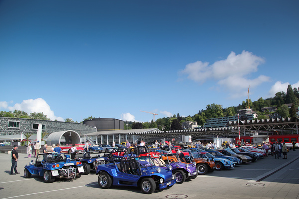 Bei schönstem Wetter glänzten die Kunststoff-Autos im Verkehrshaus um die Wette - Kunststoffauto-Treffen "Fantastic Plastic 2018"