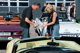 Beifahrerin ist Navigatorin und Helferin für alles Mögliche gleichzeitig – RAID Suisse-Paris 2013 Beifahrerin ist Navigatorin und Helferin für alles Mögliche gleichzeitig – RAID Suisse-Paris 2013