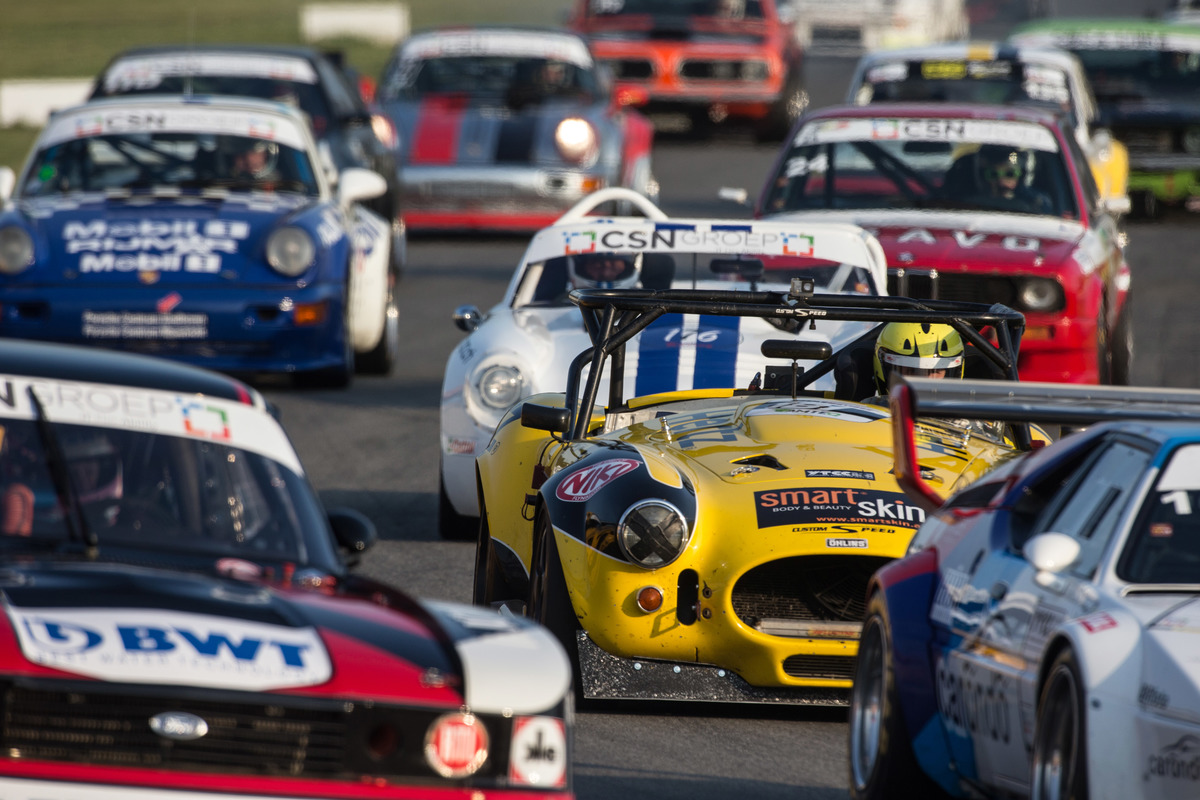 Beim Ambremsen wird's eng in der Youngtimer Touring Car Challenge an der Hockenheim Historic 2018