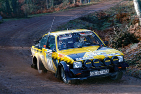 Beispiel aus dem Film "Walter Röhrl – Vollgasakrobat" - Opel Kadett GTE (1976) Roehrl an der Rallye in England 1976 Beispiel aus dem Film "Walter Röhrl – Vollgasakrobat" - Opel Kadett GTE (1976) Roehrl an der Rallye in England 1976