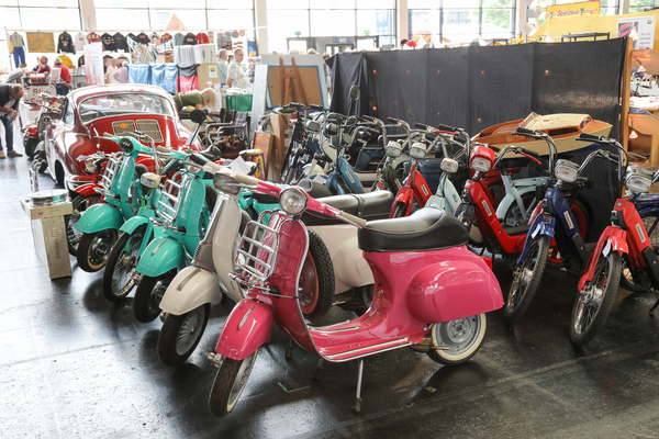 Beliebte Zweiräder von Piaggo - Vespa und Ciao Mofa - Klassikwelt Bodensee 2024