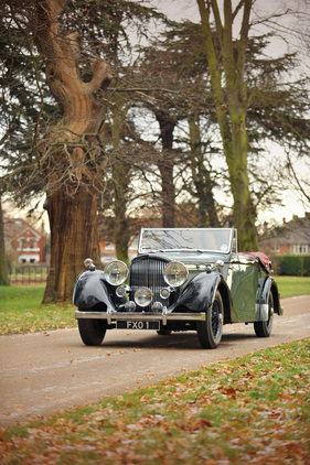 Bentley 4 1/2 Litre Cabriolet (1939) - als Lot 12 an der Bonhams Versteigerung Chantilly 2015