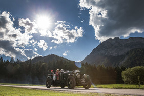 Bentley 4 1/2 Litre Supercharged (1929) - Derek Bell am Steuer der Startnummer 004 an der Ennstal-Classic 2017