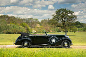 Bentley 4 1/4-Litre Parallel-Door Drophead Coupé by James Young (1937) - als Lot 907 angeboten in der Silverstone Auctions "The Dawn of Motoring Sale" am 5. August 2022