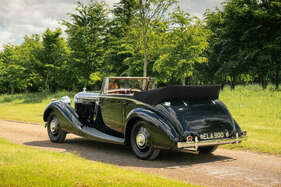 Bentley 4 1/4-Litre Parallel-Door Drophead Coupé by James Young (1937) - als Lot 907 angeboten in der Silverstone Auctions "The Dawn of Motoring Sale" am 5. August 2022