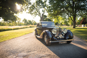 Bentley 4 1/4-Litre Sports Coupe "Honeymoon Express" by Park Ward (1939) - als Lot 241 an der RM/Sotheby's Versteigerung von Monterey am 19./20. August 2016
