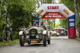 Bentley 4 1/5 Litre (1925) - Start in Russland - Rallye Peking-Paris 2016