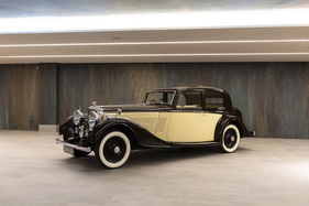 Bentley 4.25-Litre Pillarless Saloon by Vanden Plas (1937) - als Lot 106 an der RM/Sotheby's "Passion for Elegance" Versteigerung am 19. Juni 2021 Bentley 4.25-Litre Pillarless Saloon by Vanden Plas (1937) - als Lot 106 an der RM/Sotheby's "Passion for Elegance" Versteigerung am 19. Juni 2021