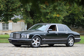 Bentley Arnage Le Mans (2002) - Lot 065 an der Artcurial „Automobiles sur les Champs" Versteigerung 2024