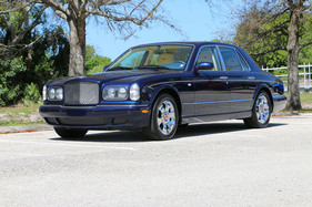 Bentley Arnage Red Label (2001) - als Lot 250 an der RM/Sotheby's Online Only Open Roads Versteigerung im März 2021