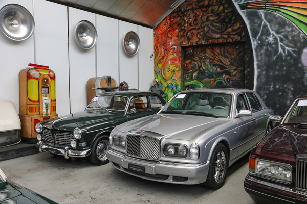 Bentley Arnage Red Label (2002) - als Lot 68 angeboten an der Versteigerung der Oldtimer Galerie in Toffen am 22. März 2025