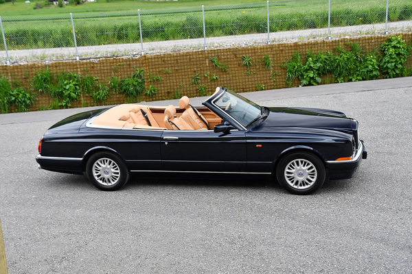 Bild: Bentley Azure (2001) - als Lot 23 angeboten an der Swiss Classic World Versteigerung der Oldtimer Galerie Toffen in Luzern am 3. Juni 2023