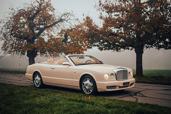 Bentley Azure (2008) - 2008 Bentley Azure - als Lot 134 an der Oldtimer Galerie Toffen Versteigerung von Gstaad am 29. Dezember 2024