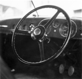 Bentley Continental (1953) - das Lenkrad mit Einflussmöglichkeiten auf den Motorlauf
