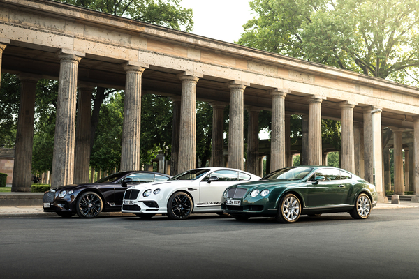 Image: Bentley Continental GT (2004) - photographed with successors in Berlin