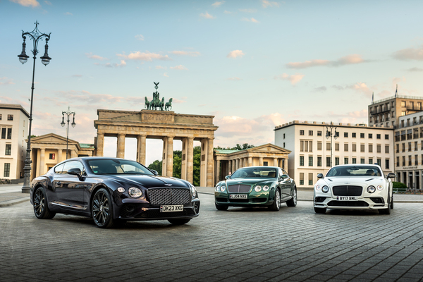 Bild: Bentley Continental GT (2004) - fotografiert mit Nachfolgern in Berlin