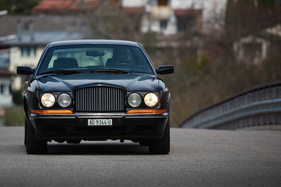Bentley Continental R (1993) - der Bentley wurde auch in richtig bunten Farben geliefert, die meisten aber waren wohl schwarz oder zurückhaltend lackiert