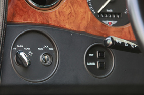 Bentley Continental R (1993) - einfach verständliche Bedienungselemente