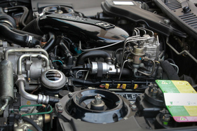 Bentley Continental R (1993) - kein Schönling, der 6,75-Liter-Motor mit Turbolader