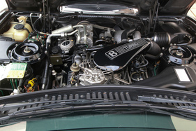 Bentley Continental R (1993) - trotz grossem Motorraum geht es da ziemlich gedrängt zu