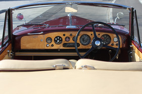 Bentley Continental R Graber (1954) - Graber baute wunderschöne Interieurs, das Armaturenbrett besteht aus Vogelaugenahorn