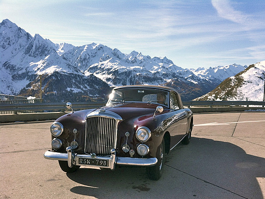 Bentley Continental R Graber (1954) - In Anlehnung an Hermann Graber wurde der Wagen vom Besitzer 'Hermine' getauft - hier auf dem Gotthardpass zu sehen
