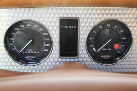 Bentley Continental T (1996) - vor dem Fahrer gibt es zwei einfache Rundinstrumente