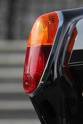 Bentley Corniche (1980) - Eigenständige Heckleuchten unterstreichen des gegenüber der Limousine 'leichter' wirkende Heck