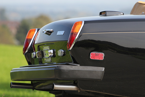 Bentley Corniche (1980) - Filigrane Heckleuchten und eigenständiges Heck