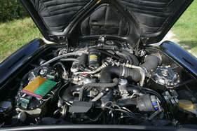 Bentley Corniche (1980) - der Motor der zweitürigen Versionen hatte etwas mehr Leistung als das Limousinen-Pendant