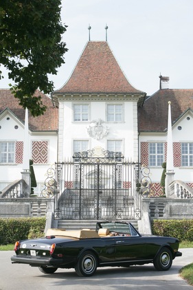 Bentley Corniche (1980) - im Detail wurden immer wieder Änderungen angebracht, so die rechteckigen Rückfahrlampen
