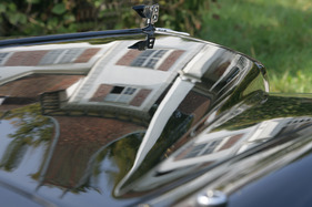 Bentley Corniche (1980) - langer Bug und Bentley-Emblem (1980)