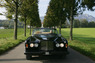 Bentley Corniche (1980) - mit dem Bentley kann man das Anwesen guten Mutes verlassen (© Daniel Reinhard, 2011) Bentley Corniche (1980) - mit dem Bentley kann man das Anwesen guten Mutes verlassen (© Daniel Reinhard, 2011)