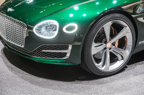 Bentley EXP 10 Speed 6 - neu gestaltete Lichteinheiten - auf dem Genfer Automobilsalon 2015