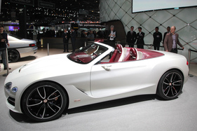 Bentley EXP 12 Concept (2017) - erinnert irgendwie an den Mazda MX-5, ist aber ungleich grösser und stärker - Genfer Autosalon 2017