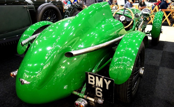 Bentley-Einsitzer - ganz schön grün - InterClassics Maastricht 2018