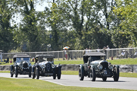 Bentley Feld in der Brooklands Trophy - Goodwood Revival 2019 Bentley Feld in der Brooklands Trophy - Goodwood Revival 2019