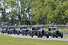 Bentley Feld nach dem Start der Brooklands Trophy - Goodwood Revival 2019