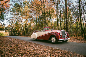 Bentley Mark VI 4½-Litre Drophead Coupé (1952) - als Lot 272 angeboten an der Bonhams Les Grandes Marques du Monde au Grand Palais Paris Versteigerung am 3. Februar 2022