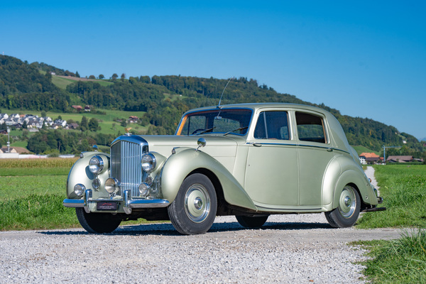 Bild: Bentley Mark VI Saloon (1950) - als Lot 40 an der Versteigerung "Klassische Automobile & Motorräder" der Oldtimer Galerie in Toffen am 18. Oktober 2025