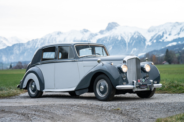 Image: Bentley Mark VI Saloon (1951) - as lot 140 at the auction of the Oldtimer Gallery in Gstaad on December 29, 2025