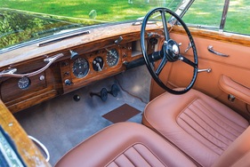 Bentley Mark VI Three-Position Drophead Coupé by James Young (1948) - als Lot 144 an der RM Auction London vom 8. September 2014