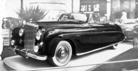 Bentley Mk VI (1948) - mit elegantem Franay-Cabriolet Aufbau - gezeigt auf dem Pariser Autosalon im Oktober 1948 Bentley Mk VI (1948) - mit elegantem Franay-Cabriolet Aufbau - gezeigt auf dem Pariser Autosalon im Oktober 1948