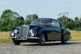 Bentley R-Type Continental Mulliner Sports Saloon (1953) - als Lot 347 an der RM/Sotheby's Monterey Versteigerung vom 12. bis 14. August 2021
